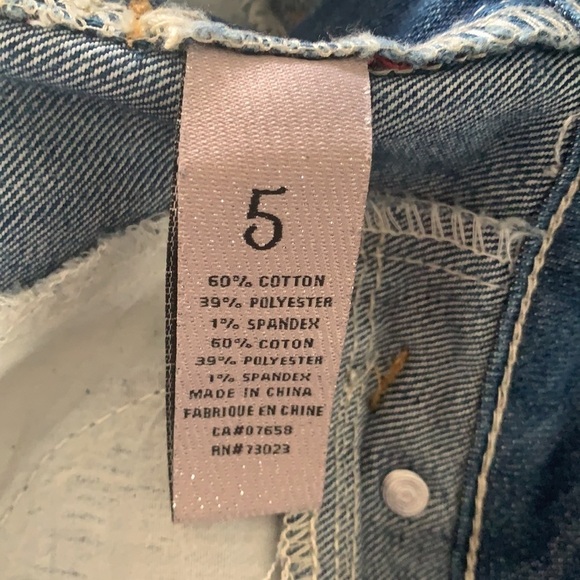 ALMOST famous Medium Blue Wash Distressed Capris Jeans Size 5 - Picture 7 of 10